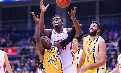 Χαμόγελα ξανά για Λάιονς με καλό Μπουρούση