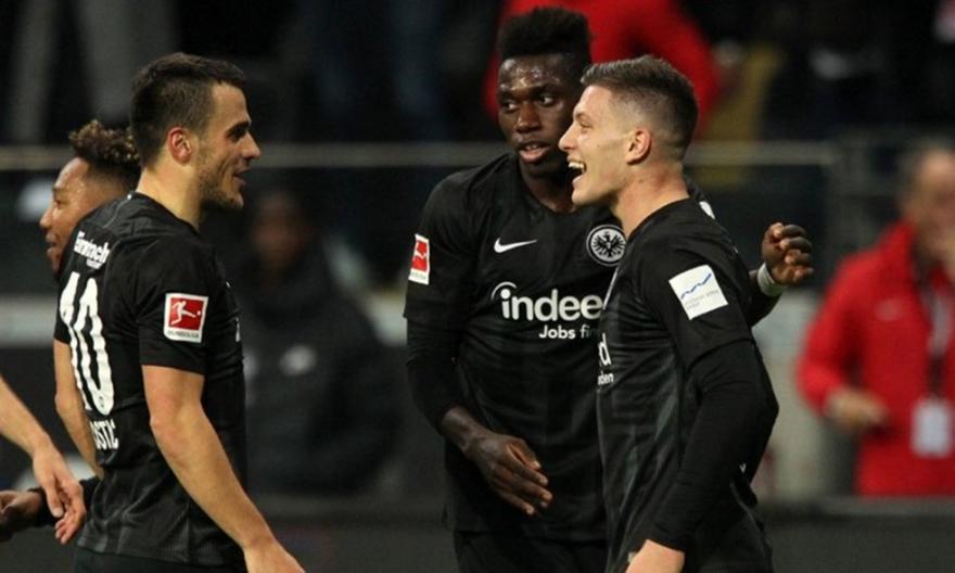 «Καθάρισε» με Γιόβιτς και... κουνάει σεντόνι η Άιντραχτ