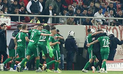 Λεβέντες με καρδιά και μες τον Πειραιά!