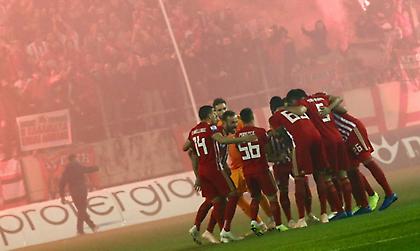 Ζήστε ξανά την εξέλιξη του ντέρμπι των «αιωνίων» με το σχόλιο του Μπάμπη Χριστόγλου (video)