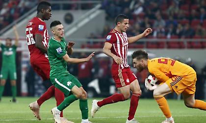 Όταν περιμένεις να σου καθαρίσουν μπροστά οι αμυντικοί…