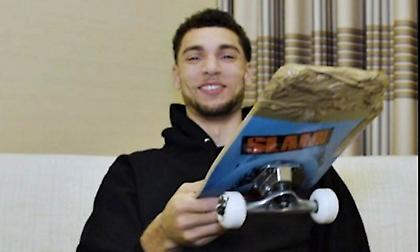 Ζακ ΛαΒίν: Η ιστορία με το σπασμένο skateboard (video)