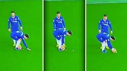 Απίθανή κίνηση του Φάμπρεγας με το σπρέι του διαιτητή