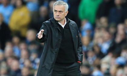 Διώχνει δύο παίκτες ο Μουρίνιο για να πάρει κεντρικό αμυντικό το Γενάρη