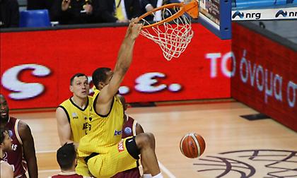 Μισή, αλλά ατσάλινη η ΑΕΚ!