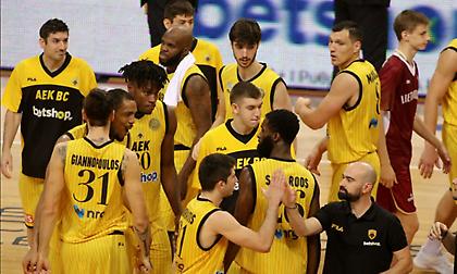 Η λαβωμένη, μα ψυχωμένη «βασίλισσα» και τα καθαρά λόγια για την ποδοσφαιρική ΑΕΚ