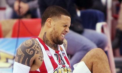 Ευρωλίγκα: Η Ένωση Παικτών θέλει να αφαιρεθούν τα αυτοκόλλητα από τα παρκέ (photo)