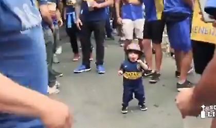 Viral: Το βίντεο που κάνει τον γύρο του κόσμου με τον μικρό οπαδό της Μπόκα Τζούνιορς (vid)