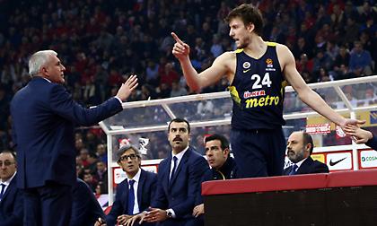 Ζέρβας: «Λογικά χωρίς Βέσελι η Φενέρ, στη 12άδα εκτός απροόπτου ο Στρέλνιεκς»