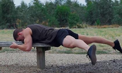 Μια… ξεχασμένη άσκηση που γυμνάζει άψογα πόδια και κοιλιακούς! (video)