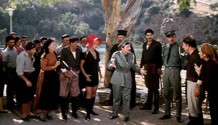 Οι 2 πασίγνωστες σκηνές που δεν έπαιζε η Αλίκη, αλλά η σωσίας της (Vid)