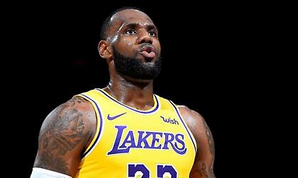 ΕΚΠΛΗΚΤΙΚΟ βίντεο του NBA με ΛεΜπρόν-Τσέιμπερλεϊν!