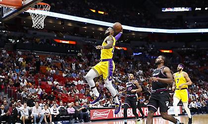 Συνεχίζει να «σπάει» ρεκόρ ο ΛεΜπρόν (video)