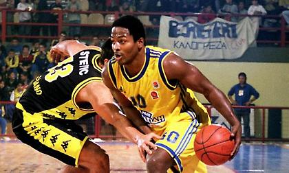 Περιστέρι: Ζει μέρες του … 2000!