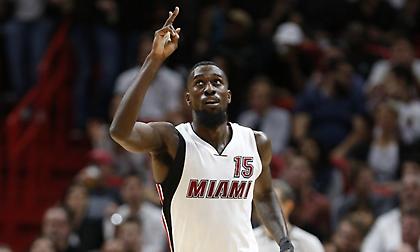 Στους Ουίζαρντς ο Οκάρο Γουάιτ!