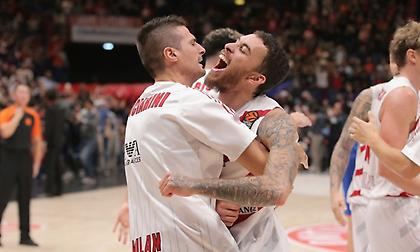 Συνεχίζει την… πασαρέλα της η Αρμάνι!