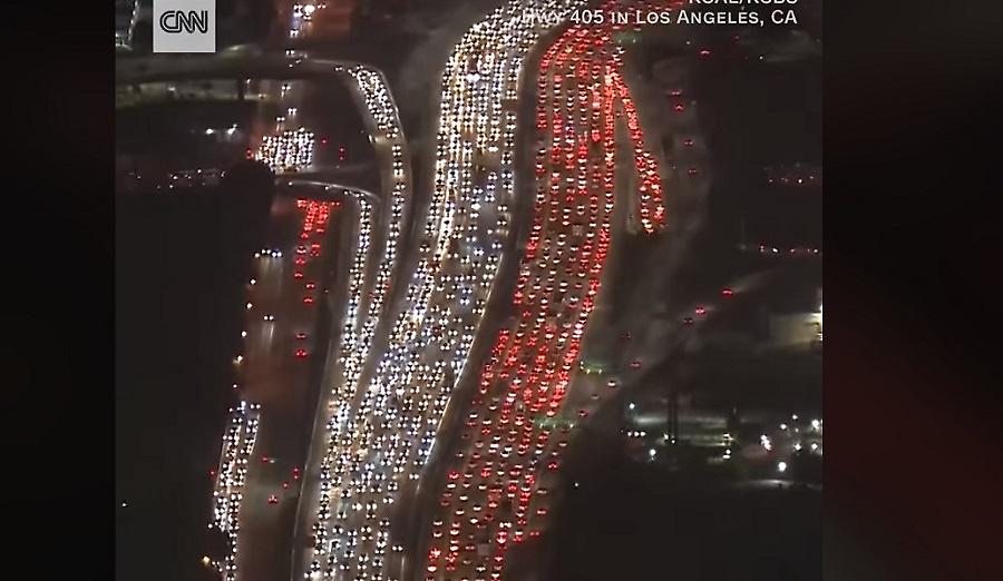 «Λάβα» αυτοκινήτων στο Λος Άντζελες: Το βίντεο των 3 εκατομμυρίων προβολών σε μια μέρα