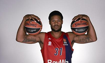 Το εντυπωσιακό βίντεο «ασανσέρ» της Ευρωλίγκας για Μπούκερ