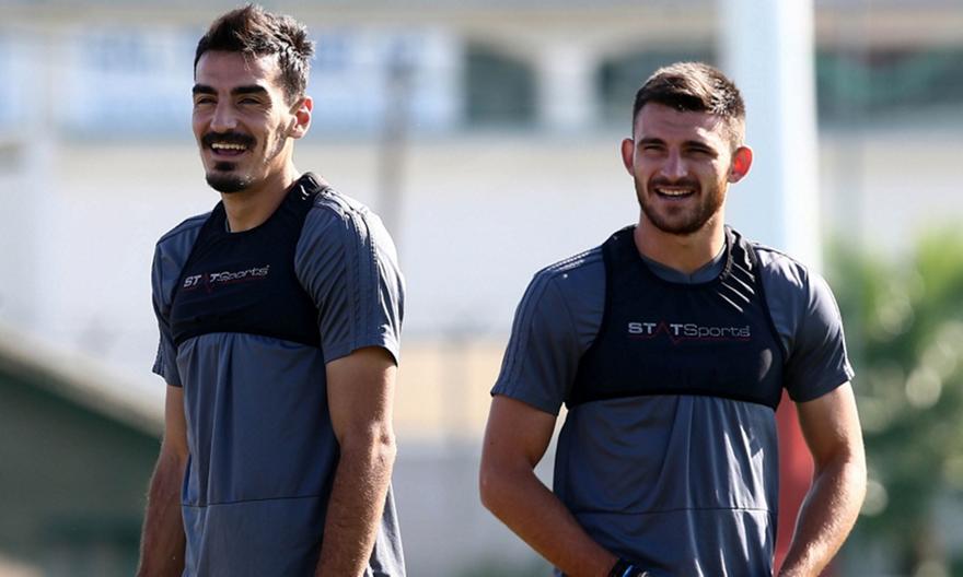 Λάζαρος ή Μάνος στην κορυφή