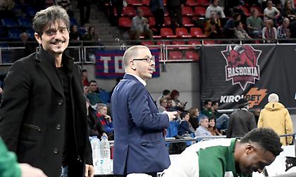 Χαμογελαστός στον πάγκο του Παναθηναϊκού ο Γιαννακόπουλος (pic)