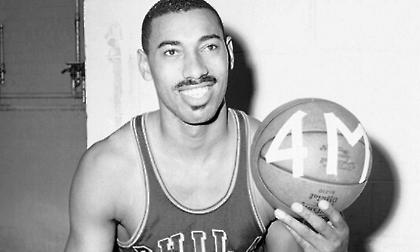 Ποιος Τζόρνταν; Αυτός είχε πάνω από 50 πόντους μ.ο. τη σεζόν και 100 πόντους σε ένα ματς