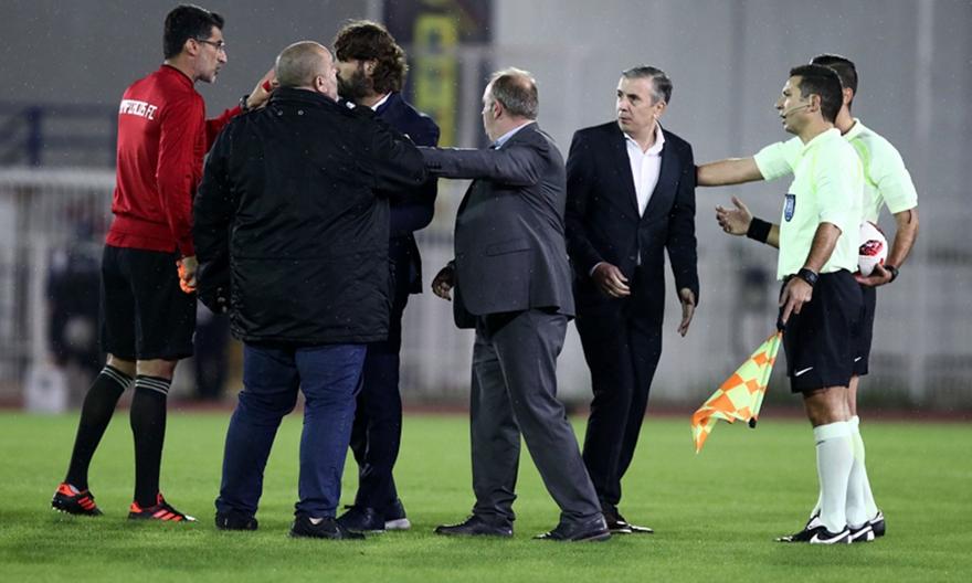 «Βράζουν» με τη διαιτησία στον Ολυμπιακό