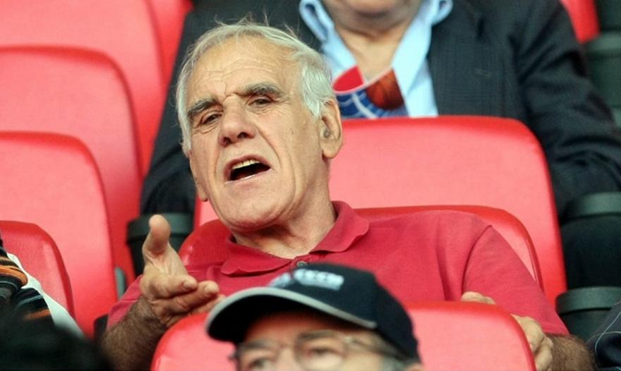 Αλέφαντος: «Δεν υπάρχεις πια σαν ποδοσφαιριστής αδερφέ, τελείωσες»!