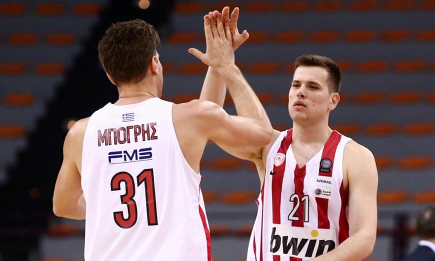 Αποθεώθηκε ο Αγραβάνης στην επιστροφή του