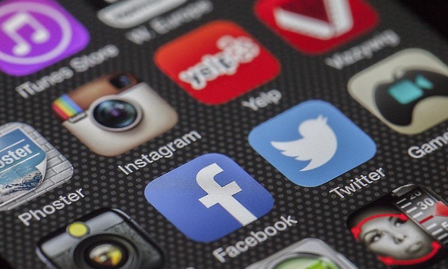 Social media: Πόσο χρόνο πρέπει να αφιερώνετε