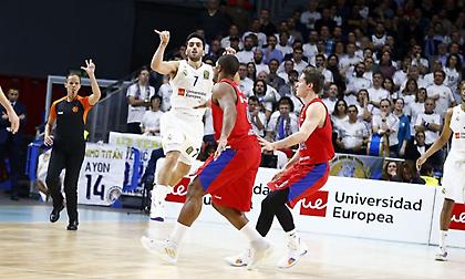 Απίθανο buzzer beater τρίποντο πίσω από το κέντρο και με… ορειβασία από τον Καμπάτσο! (video)