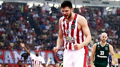 Εδώ Παππάς, εκεί… Παπανικολάου