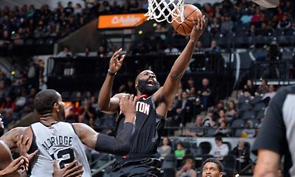 Διέσυραν τους Σπερς οι Ρόκετς, τα’ σπασε ο Ντόντσιτς στο LA