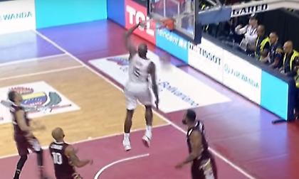 Air... Canada ο Τζόελ Άντονι (video)