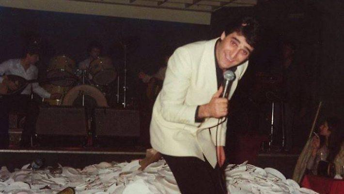 Η κολασμένη νυχτερινή ζωή των 80’s: Μια νύχτα στα μπουζούκια, που δεν υπάρχουν πια (Pics)