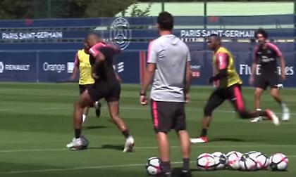 Απίστευτο: Πέρασε την μπάλα κάτω από τα πόδια δύο παικτών με μία κίνηση (vid)