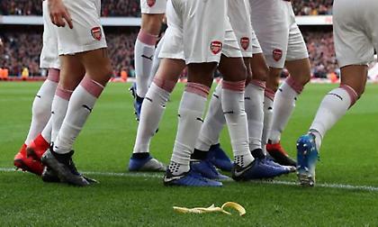 Δια βίου αποκλεισμός από το γήπεδο στον οπαδό της Τότεναμ που πέταξε μπανανόφλουδα