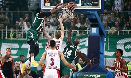 Κορυφαίο του Νοεμβρίου το κάρφωμα του Αντετοκούνμπο στο «αιώνιο» ντέρμπι (video)