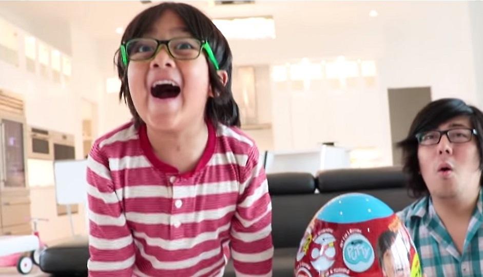 Ο νεότερος Youtuber είναι 7 ετών και κερδίζει 22.000.000 δολάρια το χρόνο