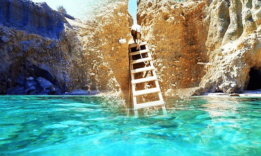 Σκοινί και μια τρεμάμενη σκάλα:Θα ρίσκαρες τη ζωή σου για να πας στην ωραιότερη παραλία της Ελλάδας;