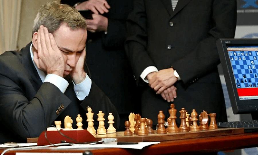 «Με εξαπάτησαν»: Το ιστορικό λάθος του Κασπάροφ όταν ο αντίπαλος δεν έφαγε το «δηλητηριασμένο» πιόνι