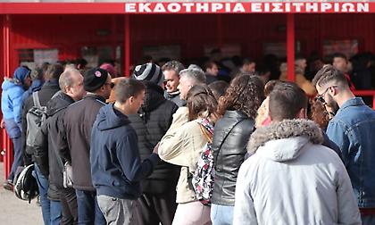 Ουρές στο Καραϊσκάκη για τα εισιτήρια του «τελικού» με τη Μίλαν (pics)
