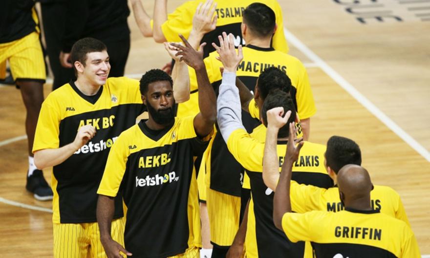 Ο Γιαννόπουλος «ανέκρινε» τον Σαντ-Ρόος (video)