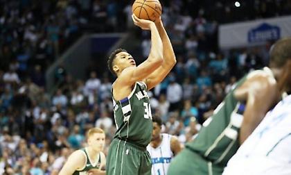 Hoopshype: «Γιάννης Αντετοκούνμπο, ο κορυφαίος του φετινού NBA» (video)