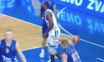 Μαθήματα μπάσκετ στην Λιθουανία: Πώς να χάσετε το ματς με έναν πανηγυρισμό! (vid)