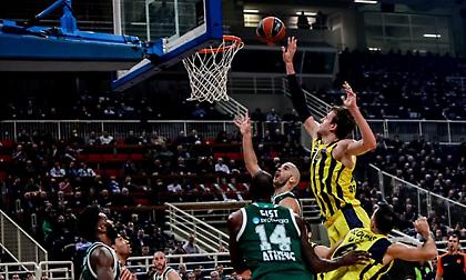 Μόνη πρώτη η “καυτή” Φενέρ