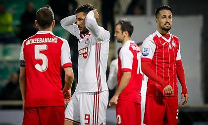 Τα χαμένα γκολ των «ερυθρόλευκων» δίνουν αέρα στα πανιά του ΠΑΟΚ