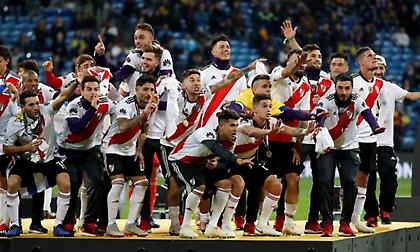 Η απονομή της μεγάλης κούπας στη Ρίβερ (video)