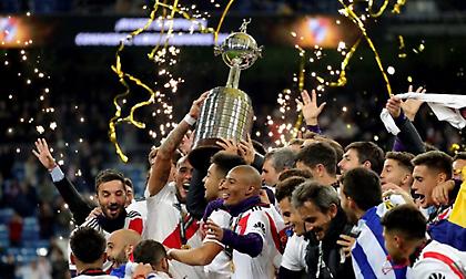 Έτσι… καρφώνεται το όνομα της νέας τροπαιούχου στο Κόπα Λιμπερταδόρες (video)