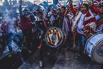 «Έκαψαν» το Μπουένος Άιρες οι οπαδοί της Ρίβερ (video)