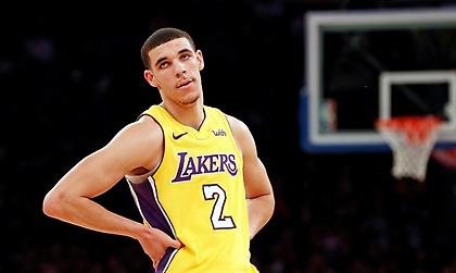 Δύο μυθικές γκάφες από Λόνζο Μπολ στο ίδιο ματς (video)